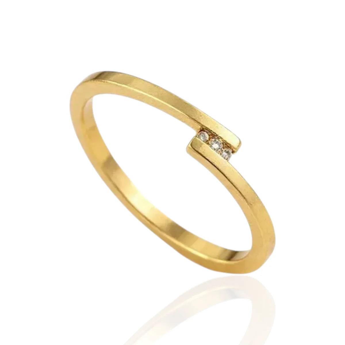 Anel com Três Pedras de Zircônias Banhado a Ouro 18K