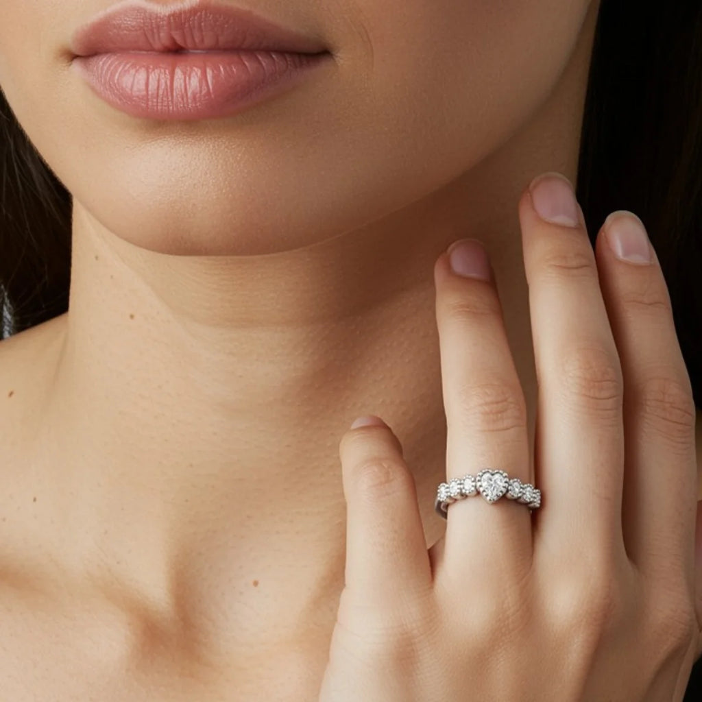 Anel Coração Graduado com Zircônias em Prata 925