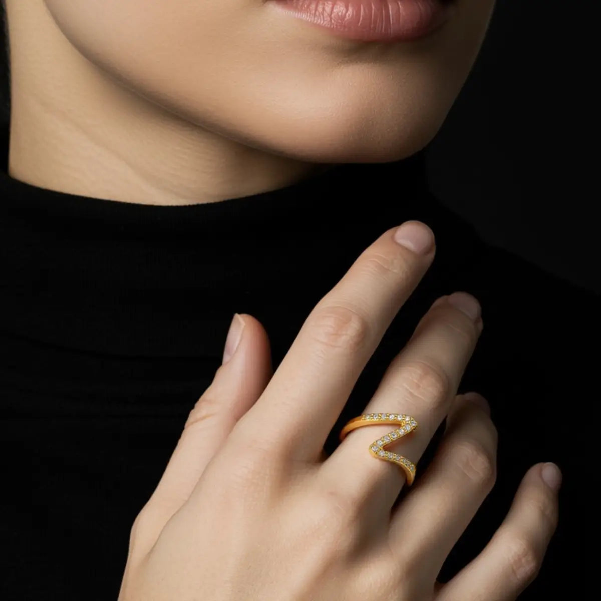 Anel Fino Ziguezague Pedras de Zircônia Banhado a Ouro 18K