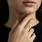 Anel Liso Chevron Minimalista Moderno Banhado a Ouro 18K