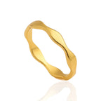 Anel Liso Detalhado Ondulado Minimalista Banhado a Ouro 18K