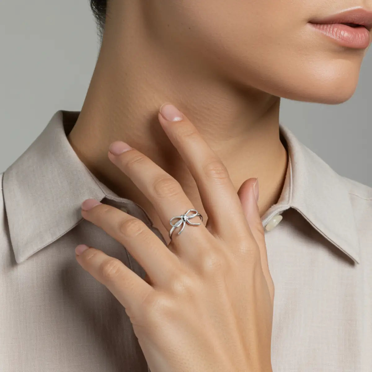 Anel Regulável com Detalhe de Laço Delicado em Prata 925
