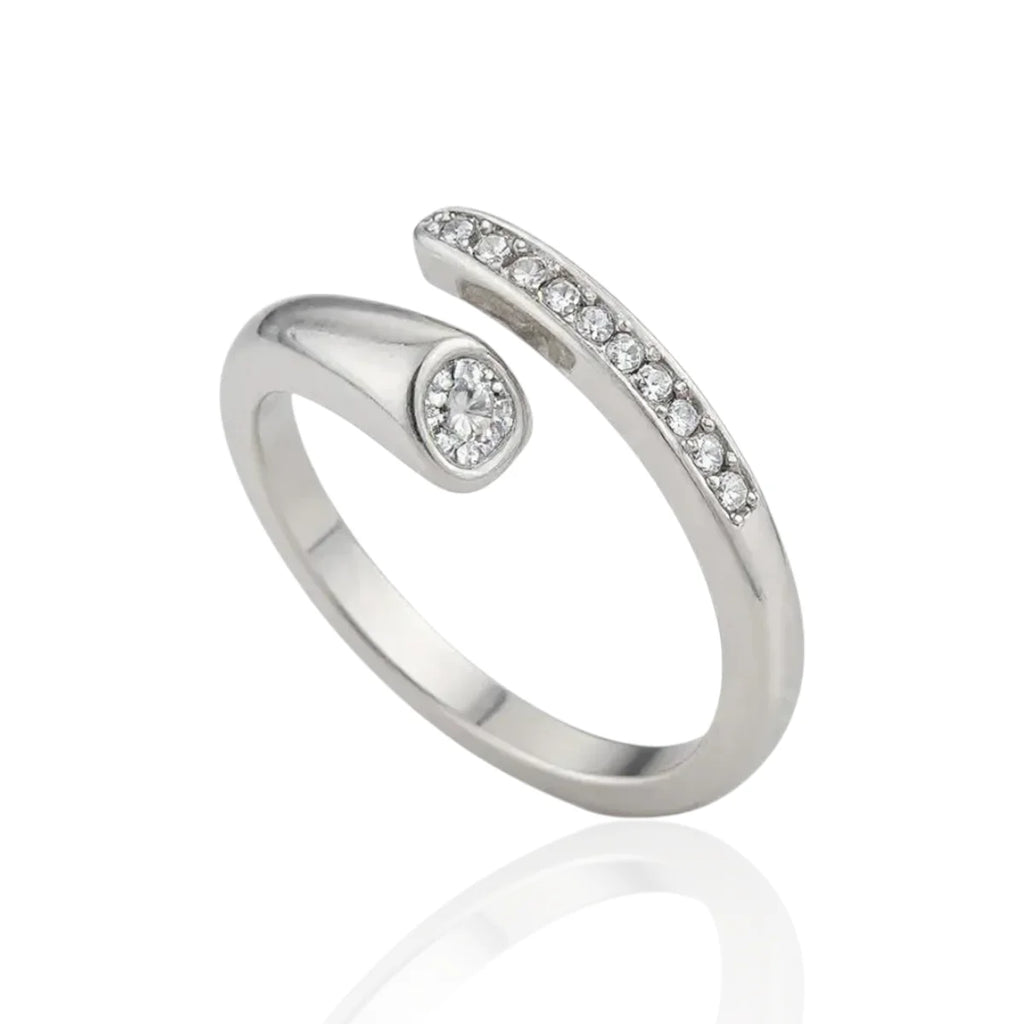 Anel Regulável Torcido Cravejado com Zircônias em Prata 925