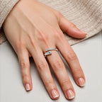 Anel Regulável Torcido Cravejado com Zircônias em Prata 925