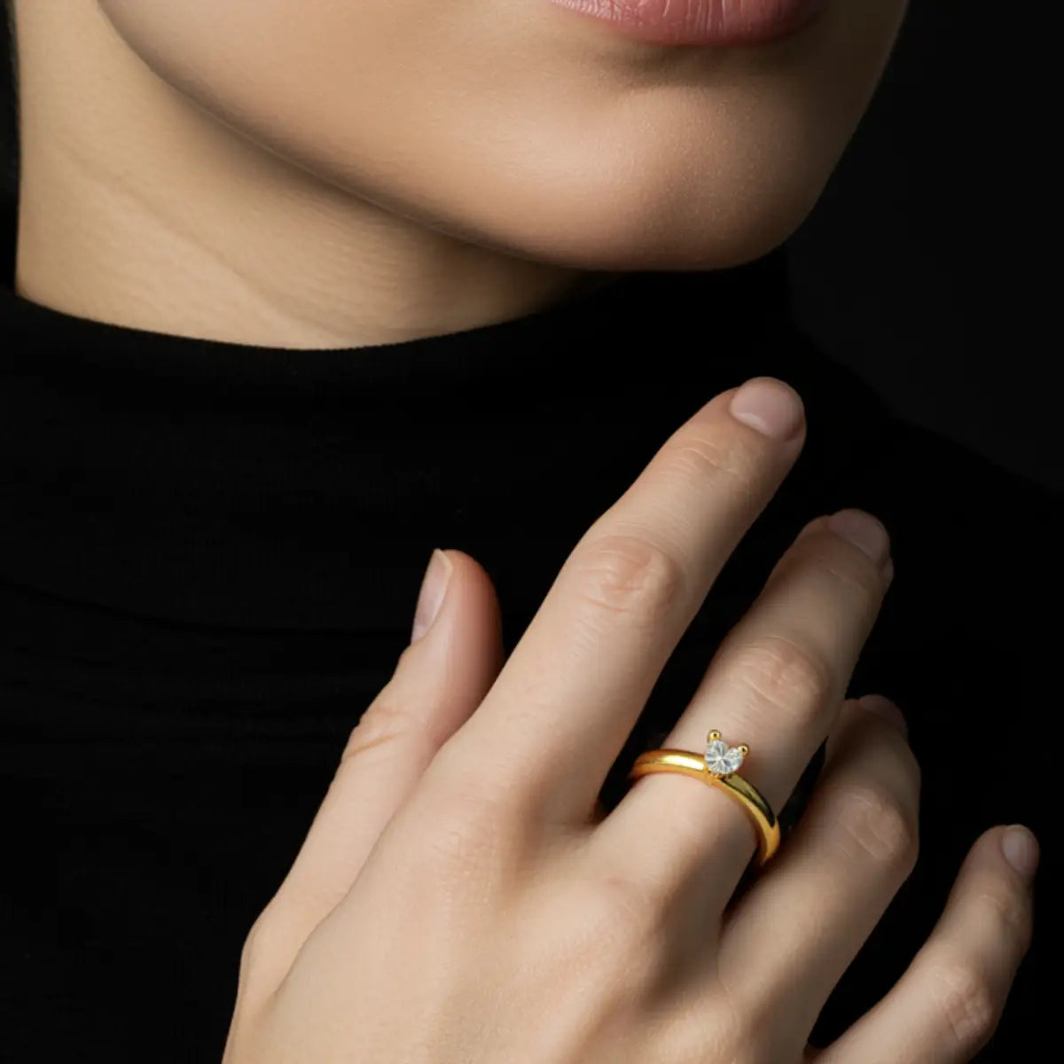 Anel Solitário Clássico Zircônia Coração Banhado a Ouro 18K