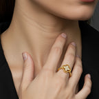 Anel Trevo Vazado Cravejado Zircônias Banhado a Ouro 18K