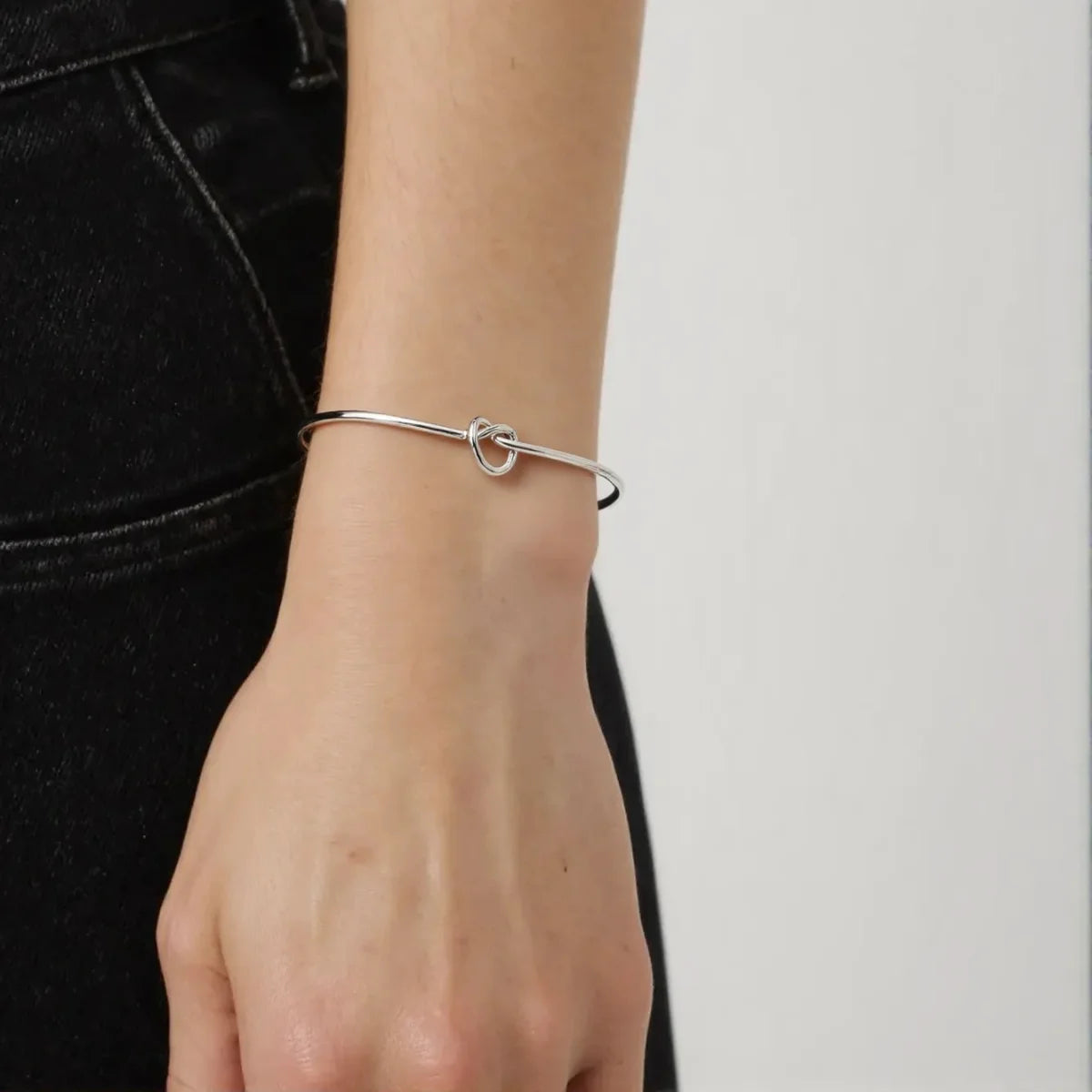 Bracelete Liso em Nó com Fecho Ajustável em Prata 925