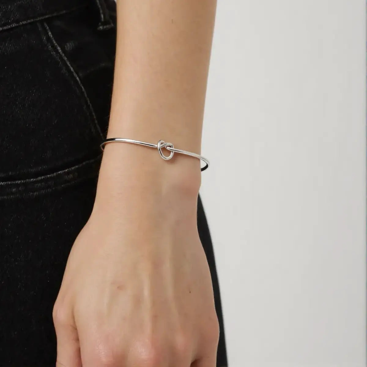 Bracelete Liso em Nó com Fecho Ajustável em Prata 925