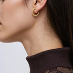 Brinco Argola Torcida Delicada Banhado a Ouro 18K