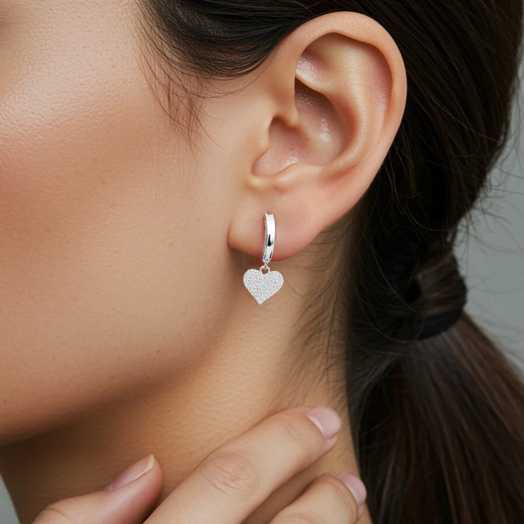 Brinco Argolinha Coração Médio em Prata 925