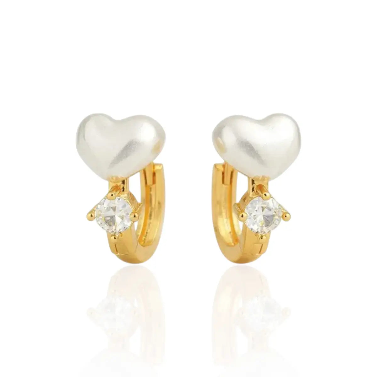 Brinco Argolinha Coração Pérola e Pedra Banhado a Ouro 18K