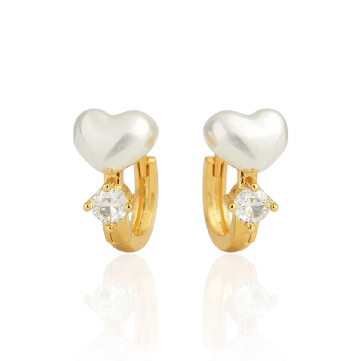 Brinco Argolinha Coração Pérola e Pedra Banhado a Ouro 18K