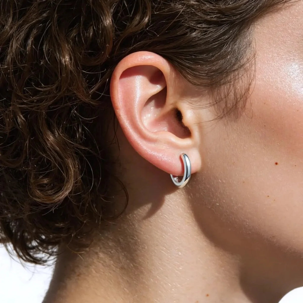 Brinco Argolinha Lisa Moderno Pequeno em Prata 925