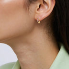 Brinco Argolinha Zircônias Lilás Cravejado Banhado a Ouro 18K