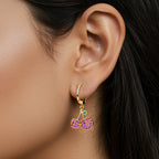 Brinco Cravejado Cereja com Fecho Banhado a Ouro 18K