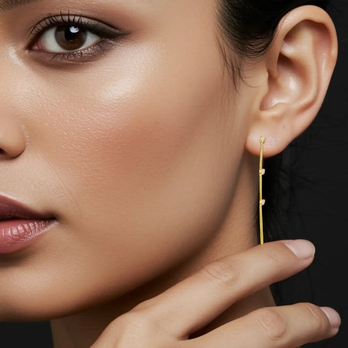 Brinco Fita Pedras Zircônias Cravejada Banhado a Ouro 18K