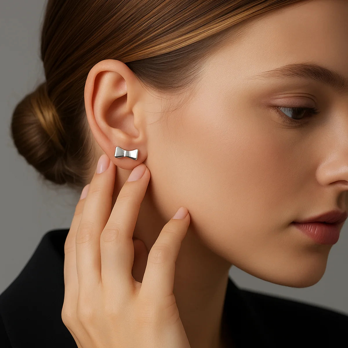 Brinco Liso Laço Minimalista Pequeno em Prata 925