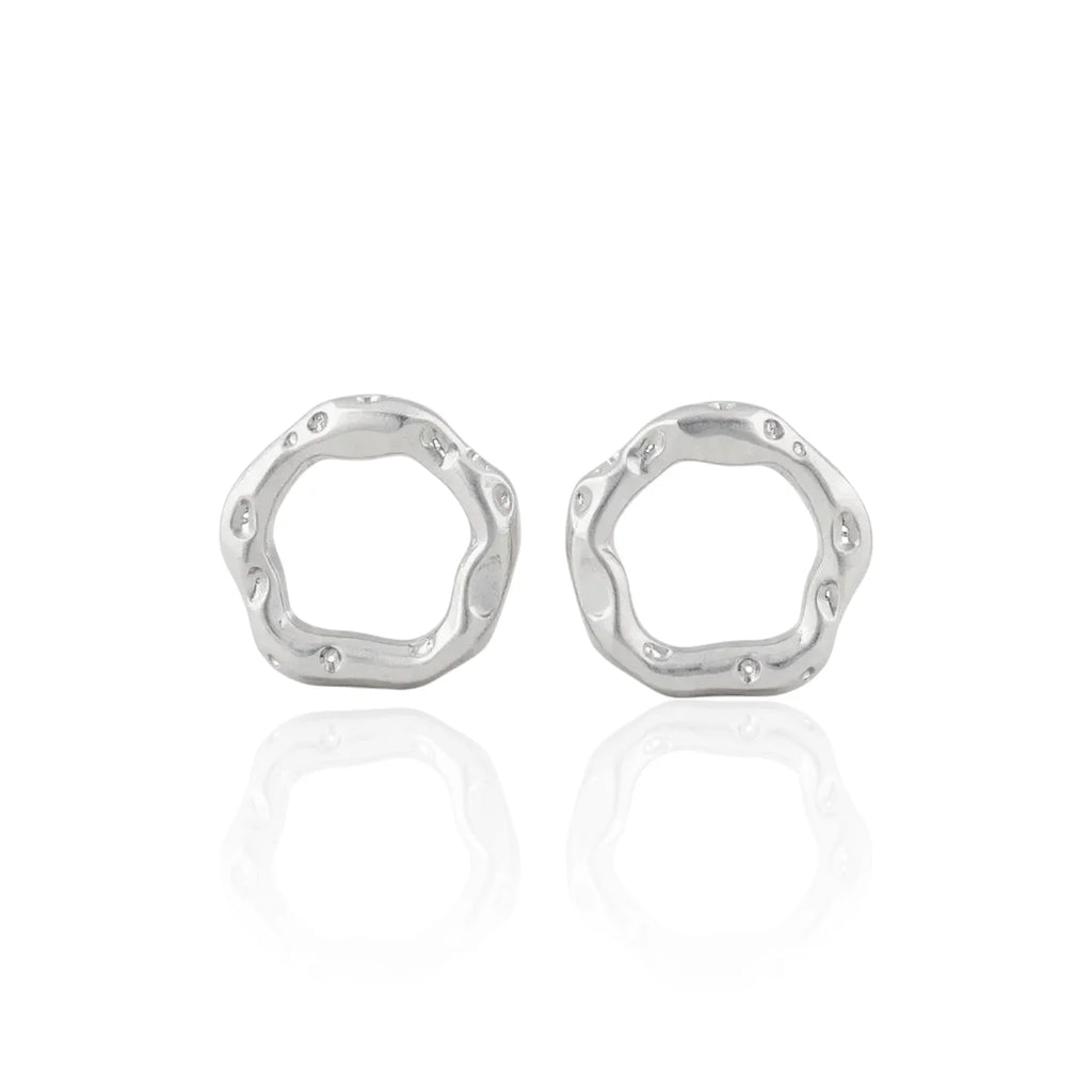 Brinco Orgânico Detalhado Círculo Fechado em Prata 925