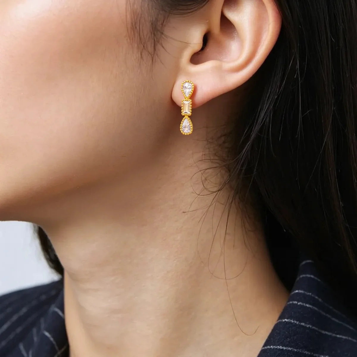 Brinco Pequeno Gotas Retângulo Zircônias Banhado a Ouro 18K