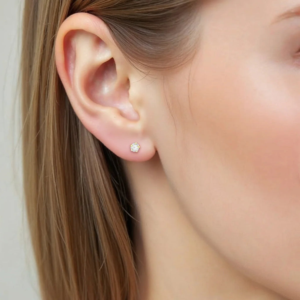 Brinco Ponto de Luz Médio Clássico Banhado a Ouro 18K