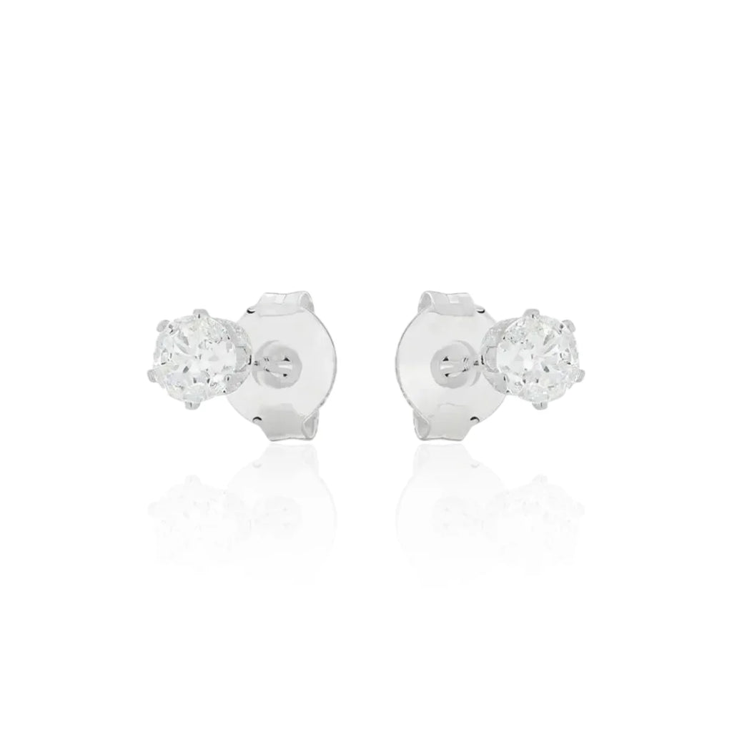 Brinco Ponto de Luz Médio Clássico em Prata 925