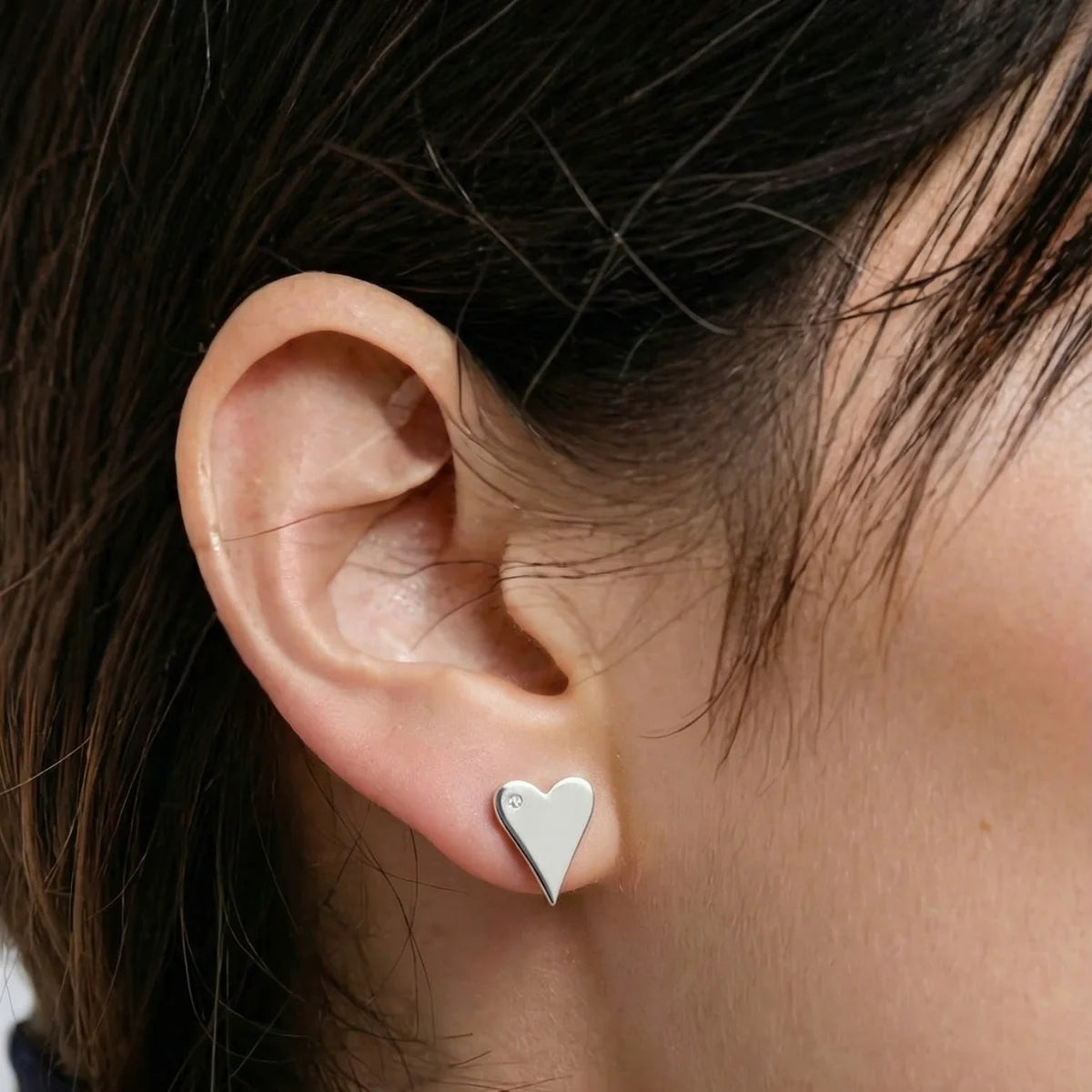 Brincos Coração Ponto de Luz com Zircônias em Prata 925