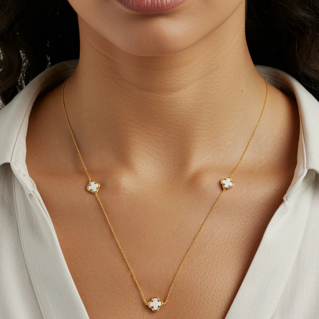 Colar Choker Trevo Quatro Folhas Pérola Banhado a Ouro 18K