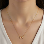 Colar Mãos Coração Vermelho Moderno Banhado a Ouro 18K