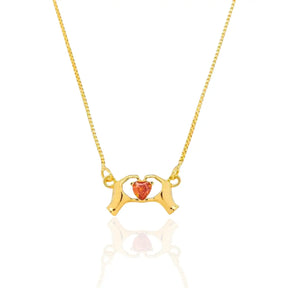 Colar Mãos Coração Vermelho Moderno Banhado a Ouro 18K