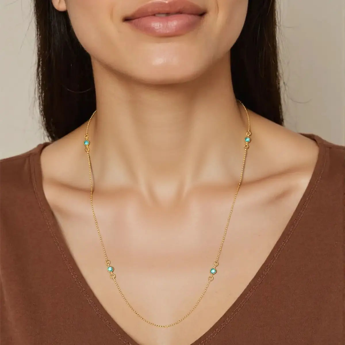 Colar Pontos Zircônias Azuis Pequenas Banhado a Ouro 18K