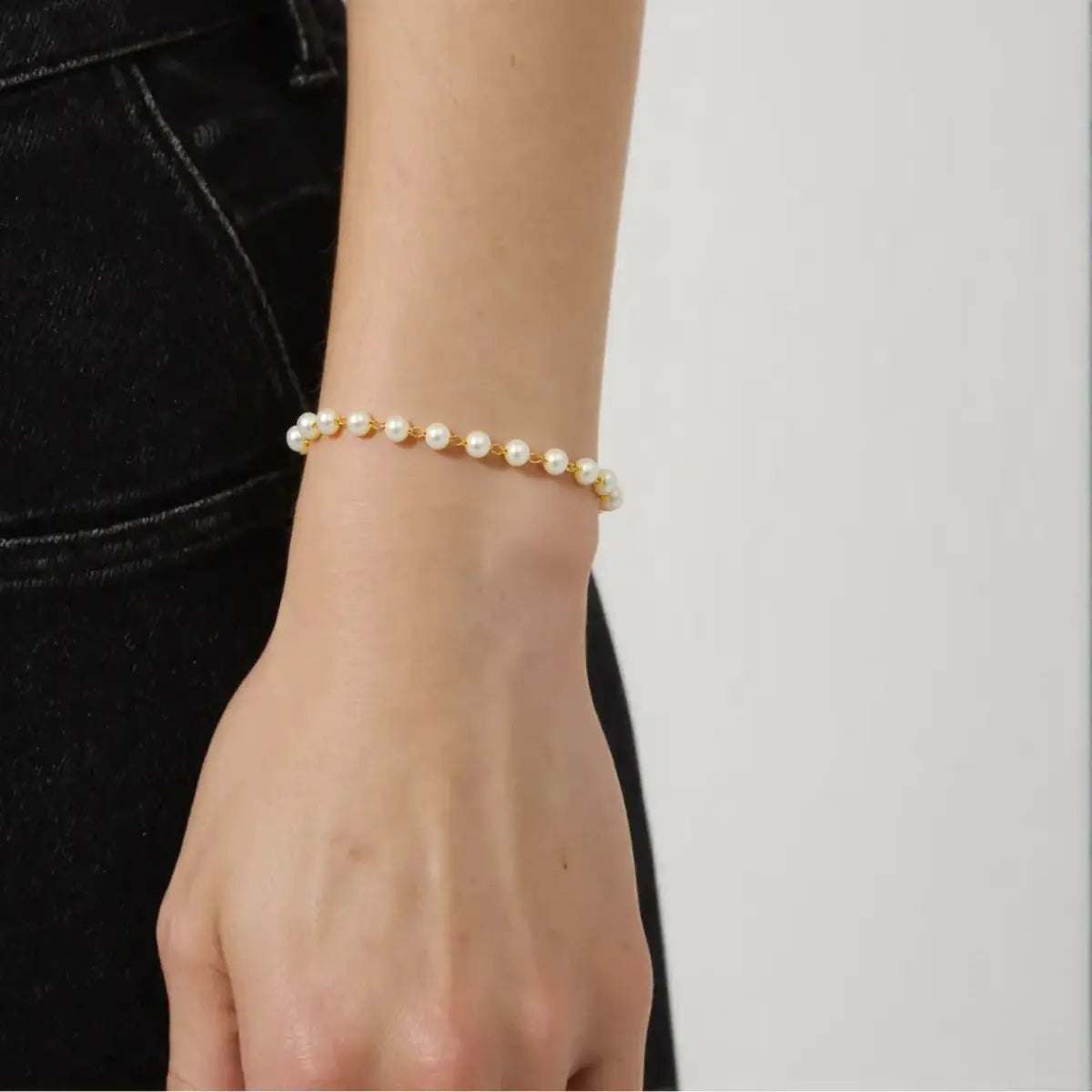 Pulseira Pérolas Pequenas Clássica Banhada a Ouro 18K