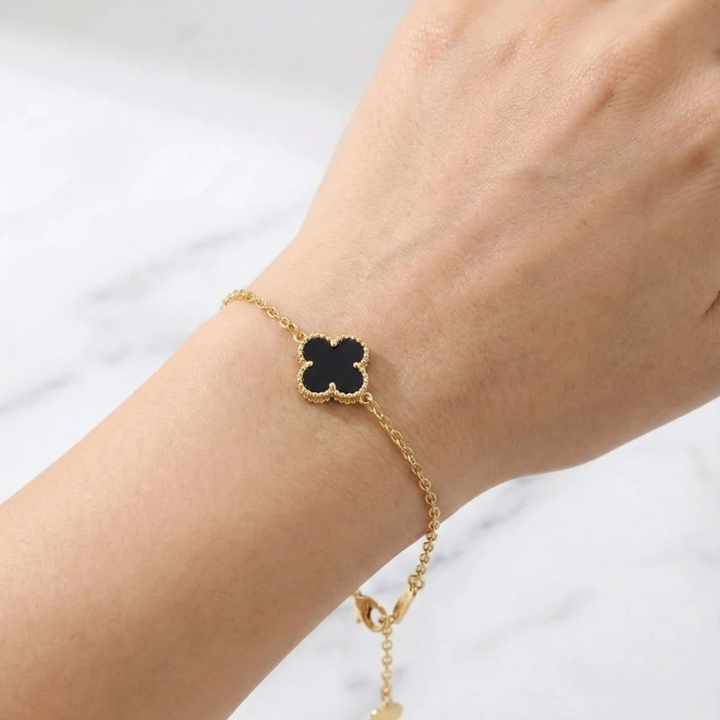 Pulseira Trevo de Quatro Folhas Ônix Banhada a Ouro 18K