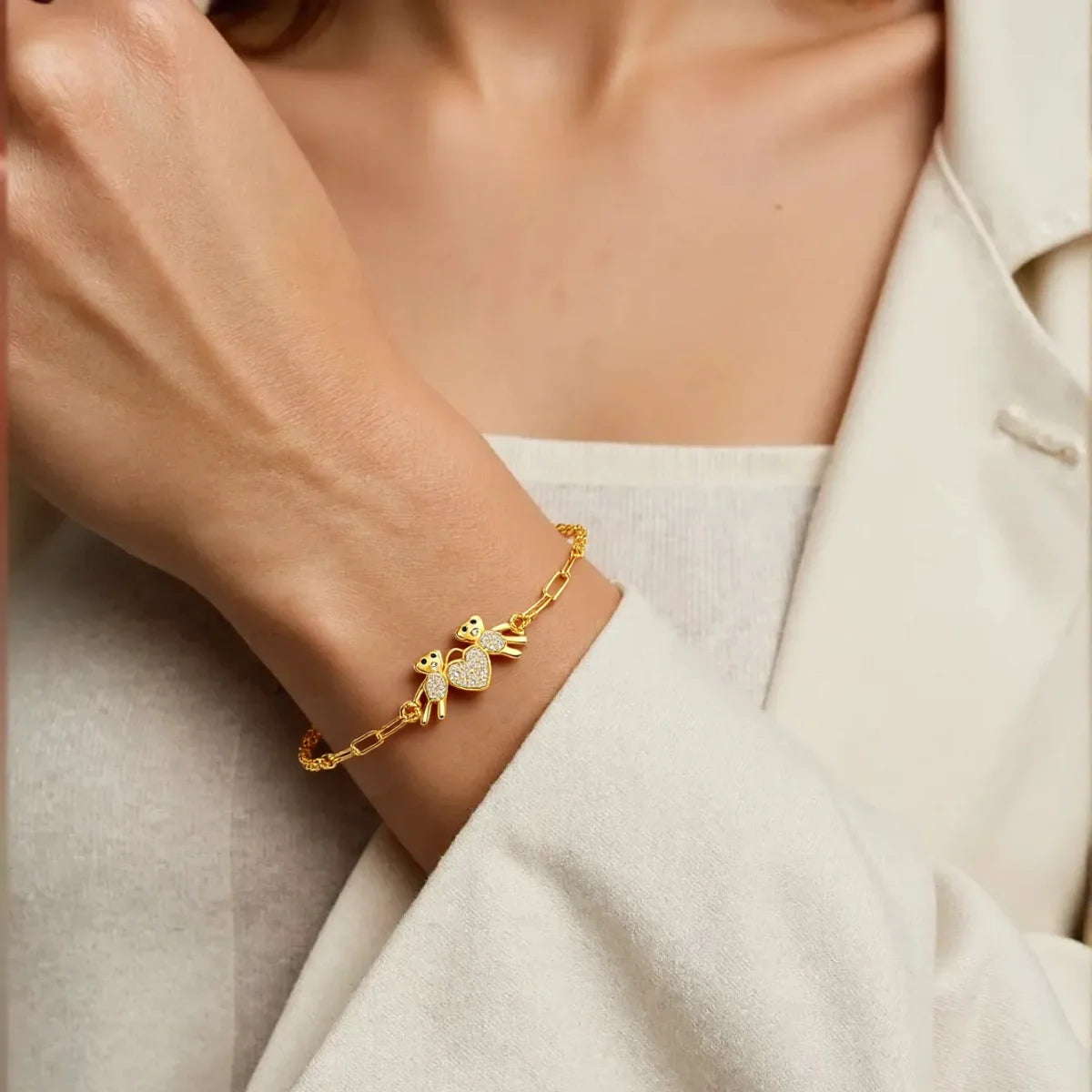 Pulseira Ursinhos com Coração Cravejado Banhada a Ouro 18K
